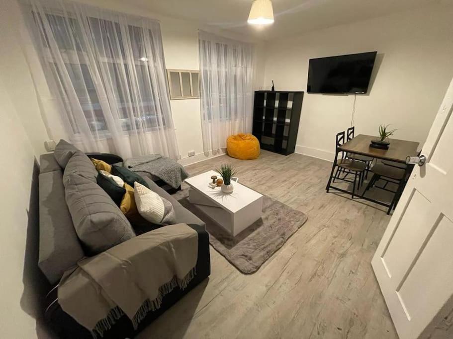 Spacious 2 Bedroom On Tower Bridge London Eksteriør billede