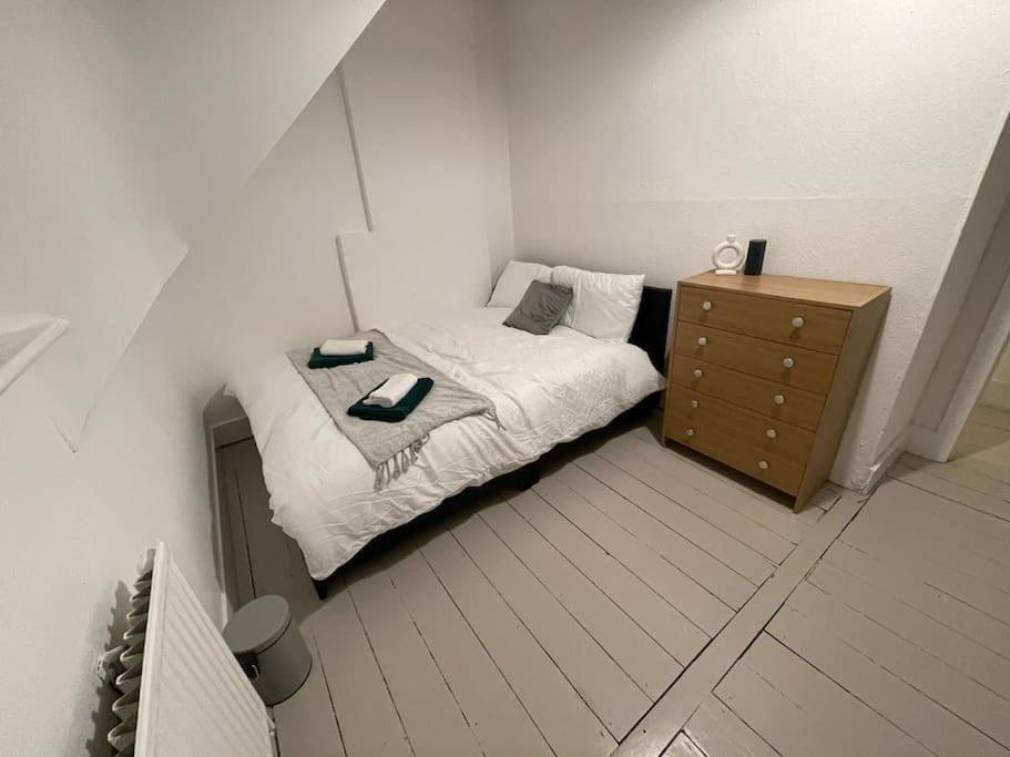 Spacious 2 Bedroom On Tower Bridge London Eksteriør billede