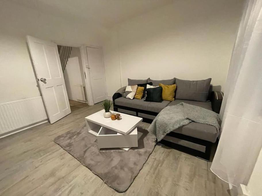 Spacious 2 Bedroom On Tower Bridge London Eksteriør billede