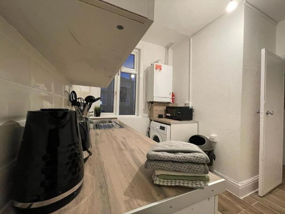 Spacious 2 Bedroom On Tower Bridge London Eksteriør billede