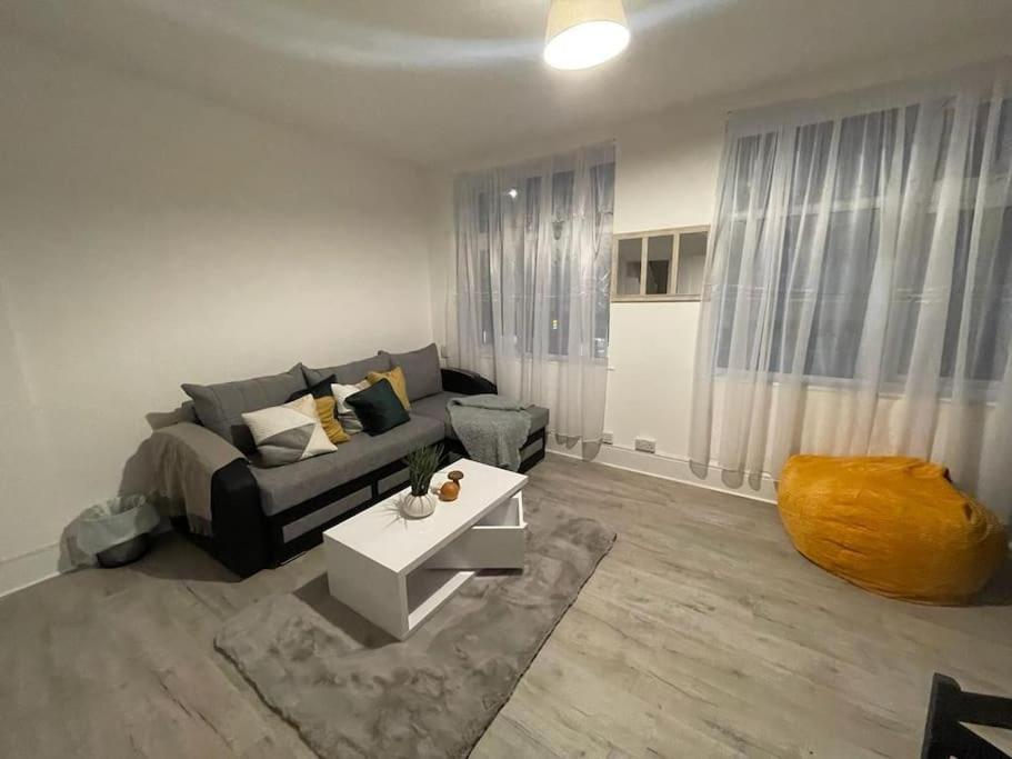 Spacious 2 Bedroom On Tower Bridge London Eksteriør billede